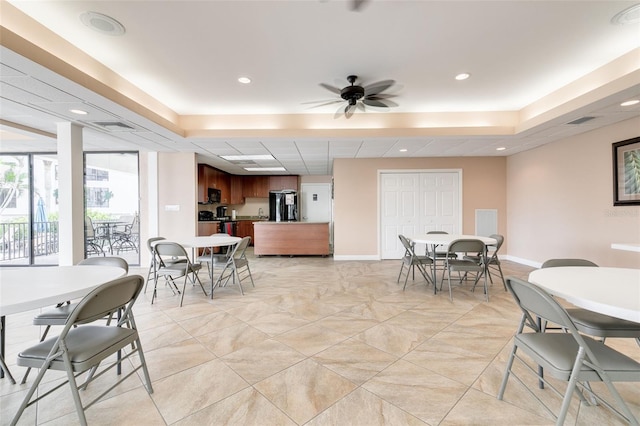 dining area with ceiling fan