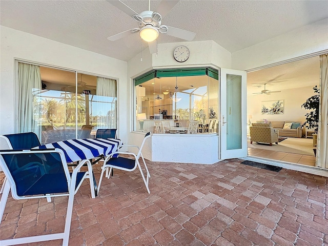 sunroom with ceiling fan