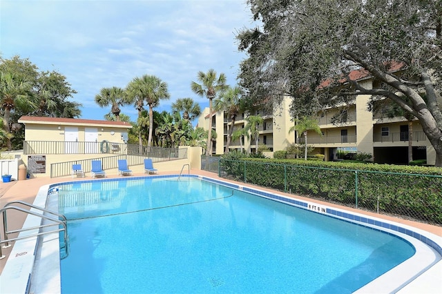 view of swimming pool