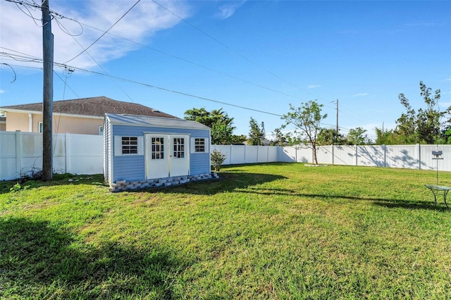 view of yard featuring a shed