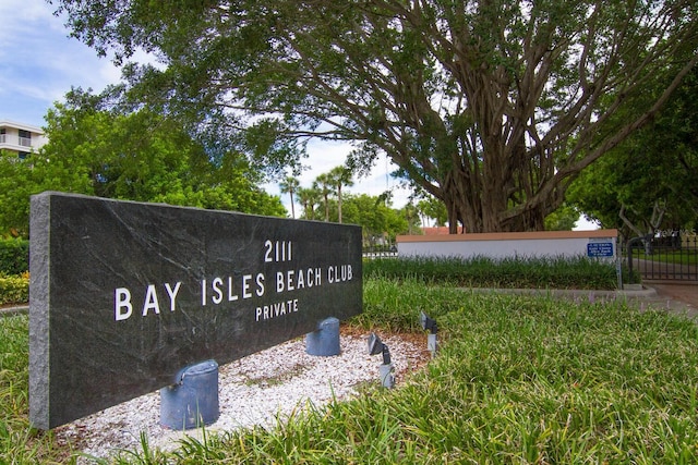 view of community / neighborhood sign