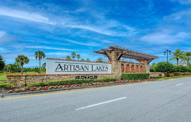 view of community / neighborhood sign