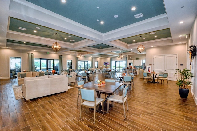 dining area with a notable chandelier