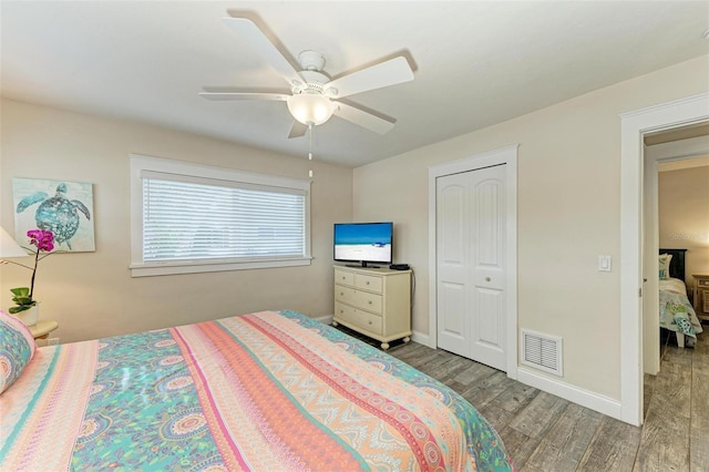 bedroom featuring a closet, light hardwood / wood-style flooring, and ceiling fan