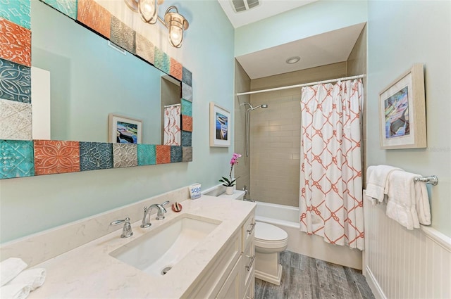 full bathroom featuring shower / bath combo with shower curtain, vanity, wood-type flooring, and toilet