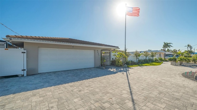 view of front facade featuring a garage