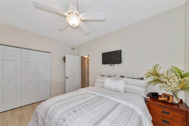 bedroom with ceiling fan, light wood-type flooring, and a closet