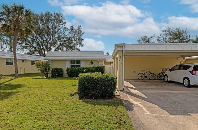 ranch-style house featuring a front lawn