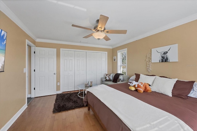 bedroom with wood-type flooring, a closet, ceiling fan, and ornamental molding