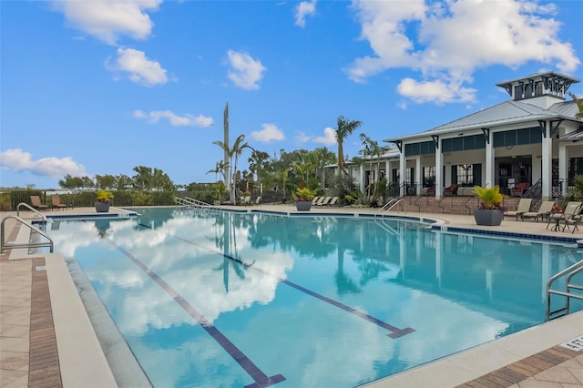 942 Preservation St, Bradenton, FL 34208 - community pool with a patio