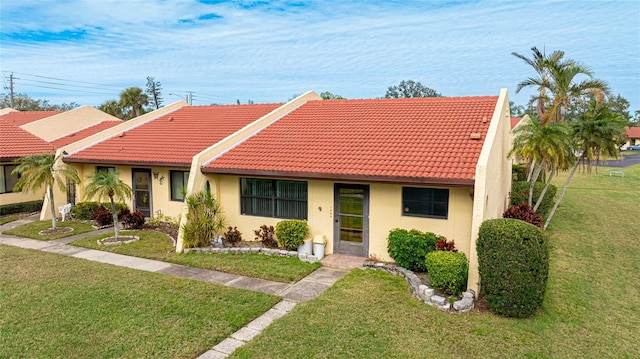 ranch-style house featuring a front lawn