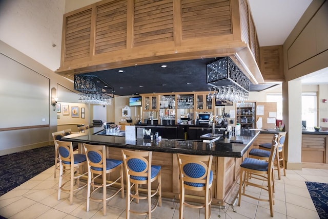 kitchen featuring indoor bar and light tile patterned floors