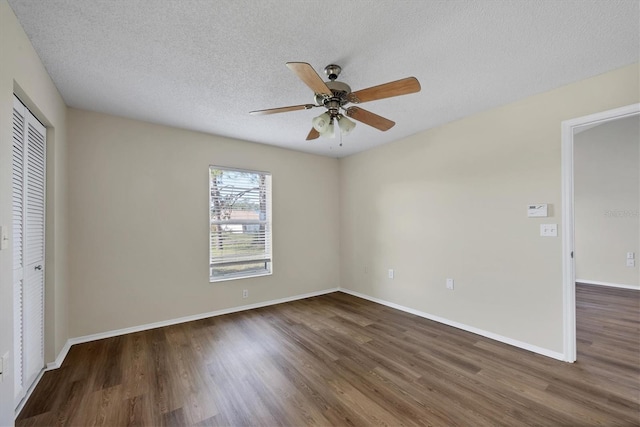 unfurnished bedroom featuring a textured ceiling, dark hardwood / wood-style flooring, a closet, and ceiling fan