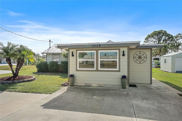 exterior space featuring a front yard