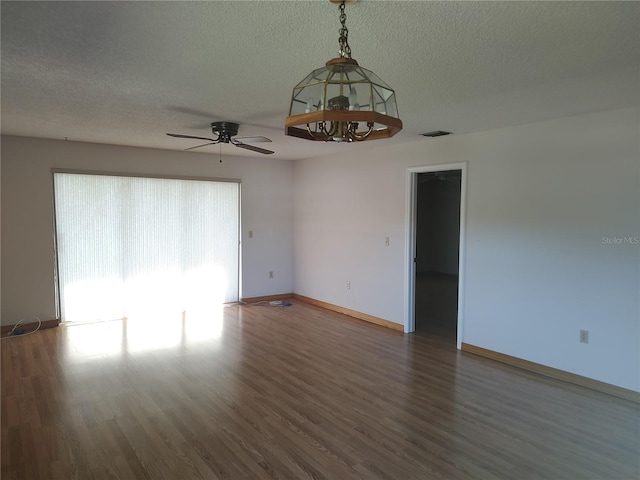 spare room featuring a textured ceiling, dark hardwood / wood-style flooring, and ceiling fan