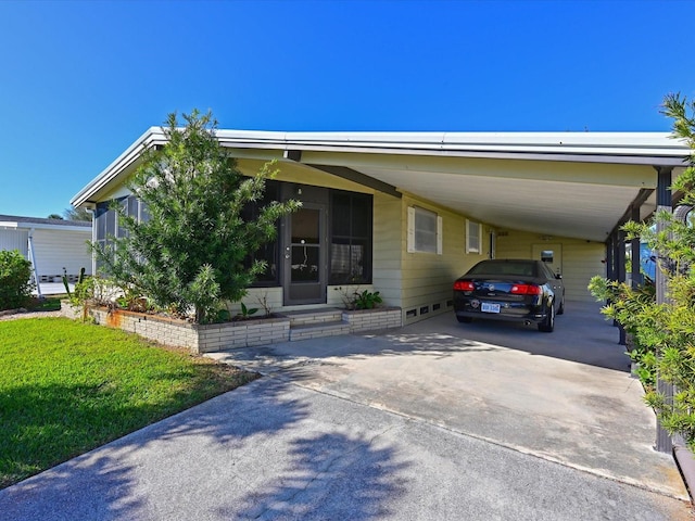 view of front of house featuring a front yard and a carport