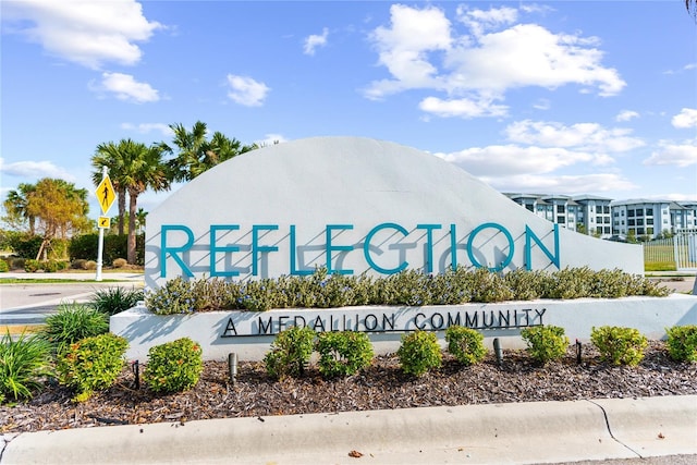 view of community / neighborhood sign