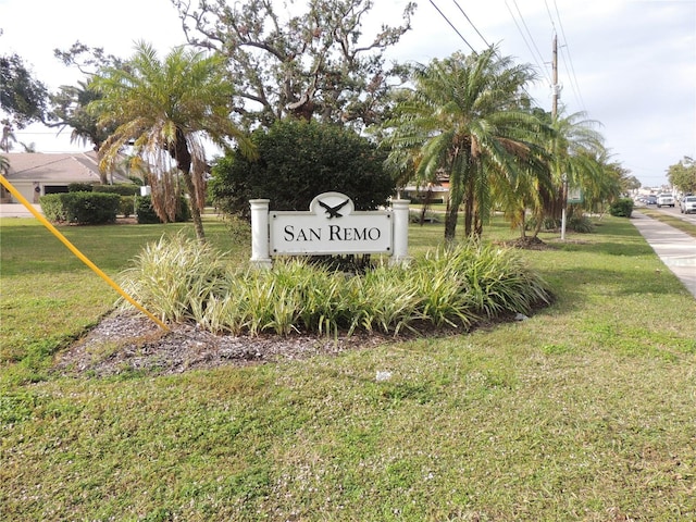 community sign with a yard