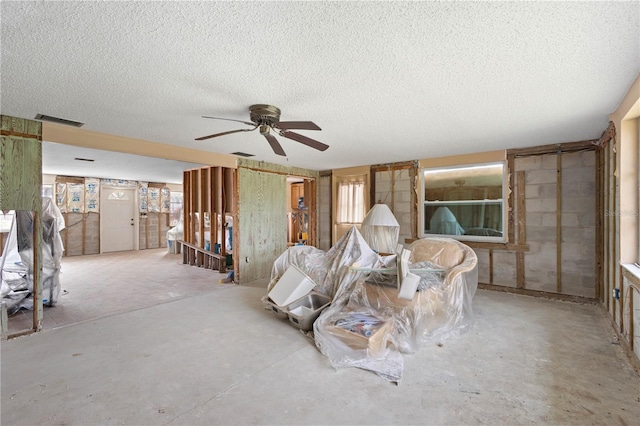 miscellaneous room with a textured ceiling and ceiling fan