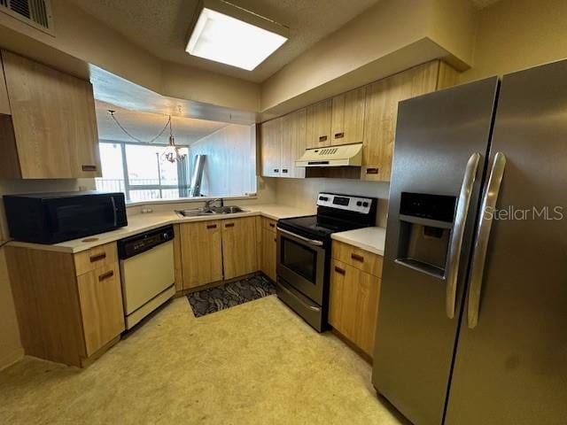 kitchen featuring an inviting chandelier, sink, a textured ceiling, appliances with stainless steel finishes, and decorative light fixtures