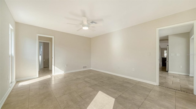 empty room featuring ceiling fan