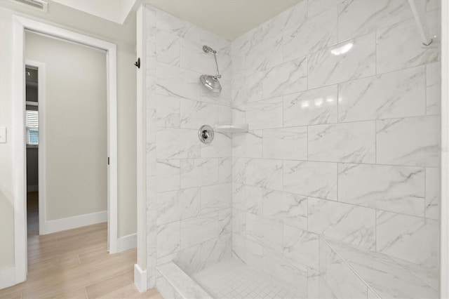 482 Rubens Dr E, Nokomis, FL 34275 - bathroom with a tile shower and wood finished floors
