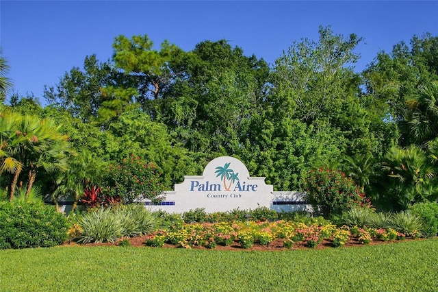 community / neighborhood sign with a yard