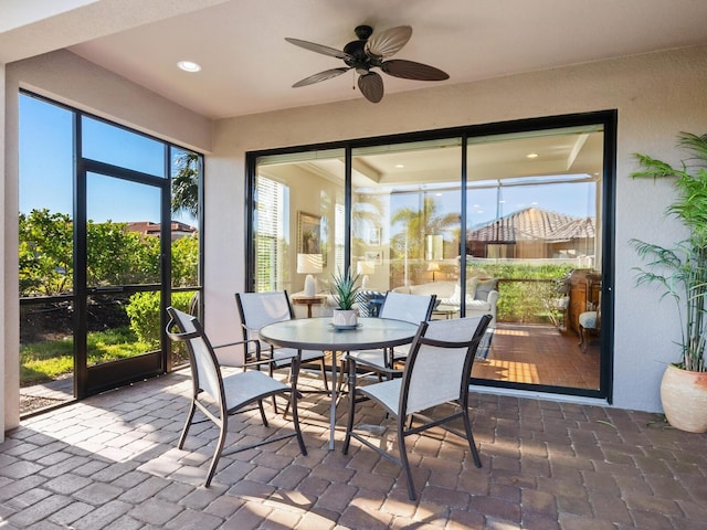 sunroom with ceiling fan