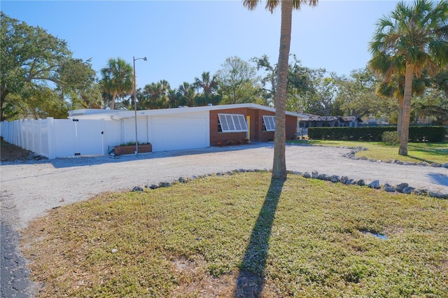 view of front of house with a front lawn