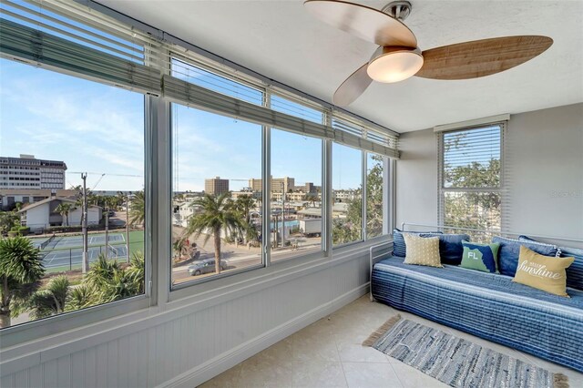 sunroom / solarium with ceiling fan