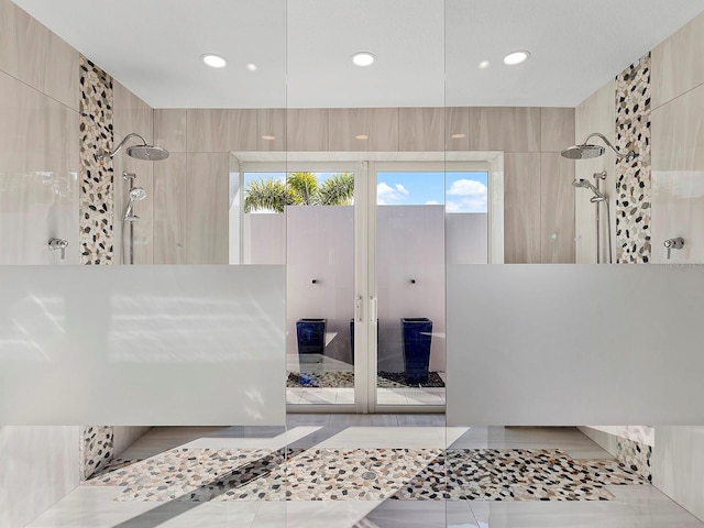 bathroom featuring a tile shower