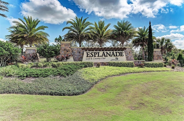 community / neighborhood sign featuring a lawn