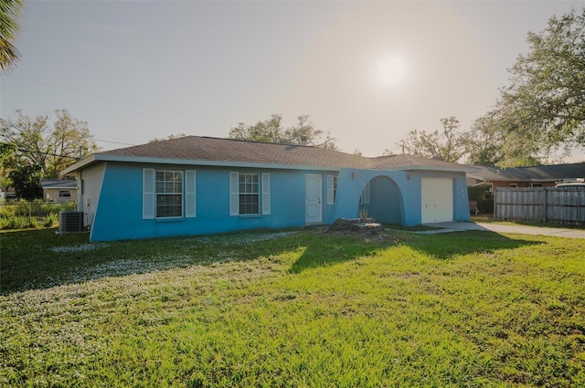 view of front of house featuring a front lawn and central AC