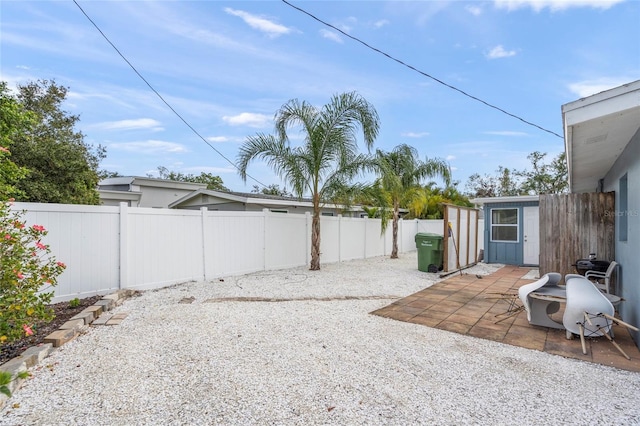 view of yard featuring a patio area