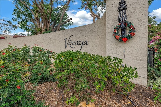 view of community / neighborhood sign