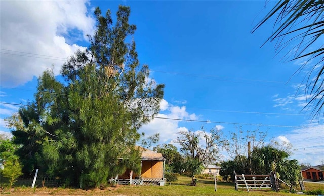 view of yard featuring fence