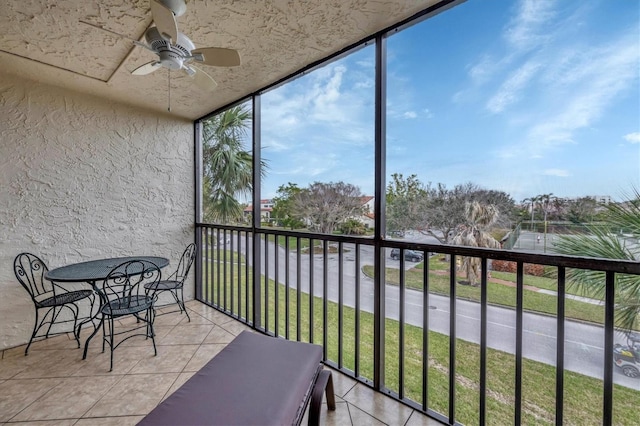 sunroom featuring ceiling fan