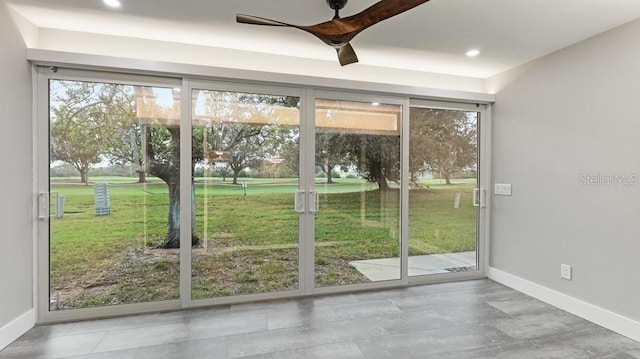 entryway featuring ceiling fan