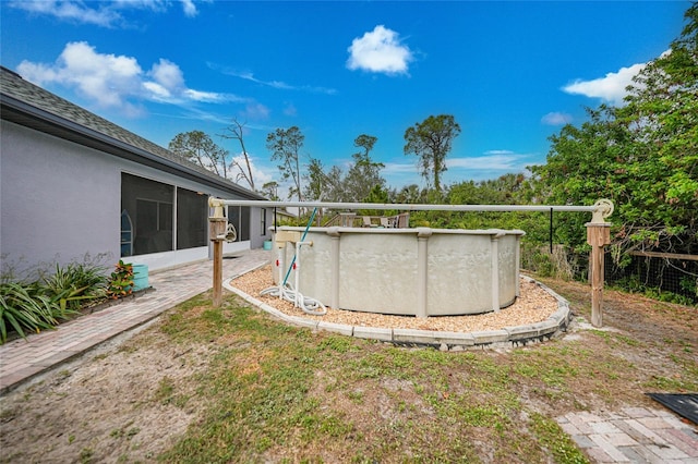 view of yard featuring a fenced in pool