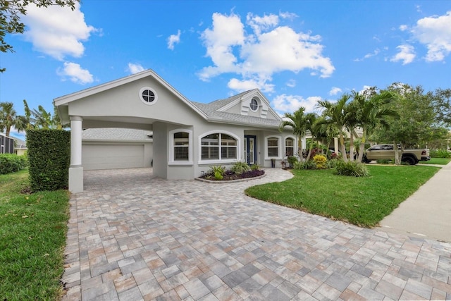 view of front facade featuring a carport and a front yard