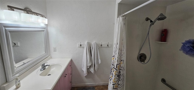 bathroom featuring a shower with shower curtain and vanity