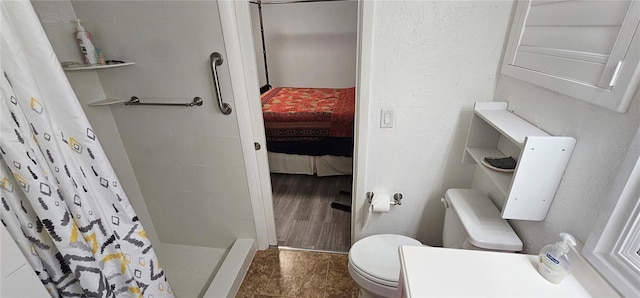 bathroom featuring a shower with curtain, vanity, and toilet