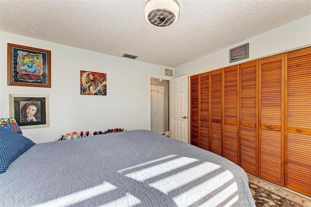 bedroom featuring a textured ceiling and a closet