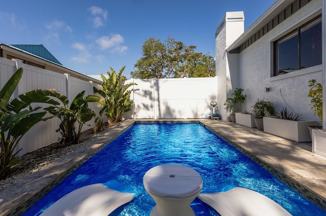 view of swimming pool