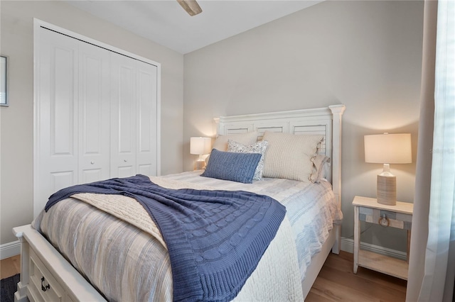 bedroom with hardwood / wood-style floors, ceiling fan, and a closet