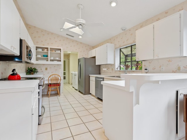 kitchen with ceiling fan, stainless steel appliances, a breakfast bar area, white cabinets, and sink