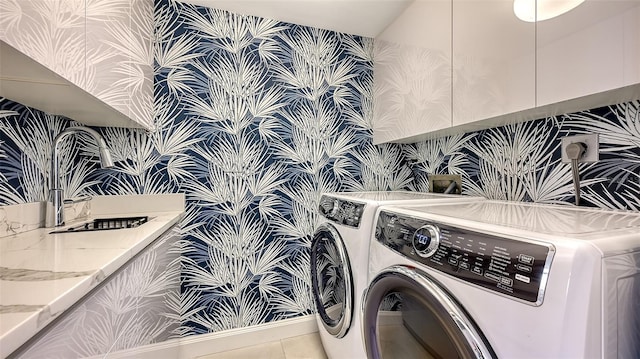 laundry room with tile patterned flooring and independent washer and dryer