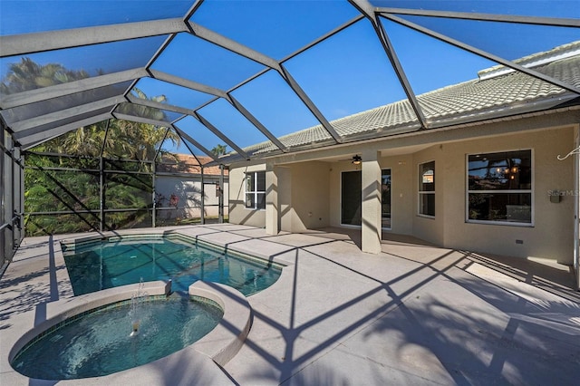 view of swimming pool featuring an in ground hot tub, a patio area, ceiling fan, and a lanai