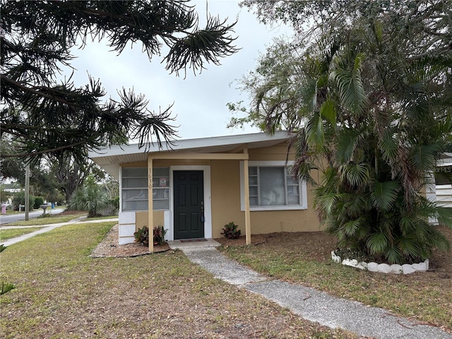 view of front of house featuring a front yard