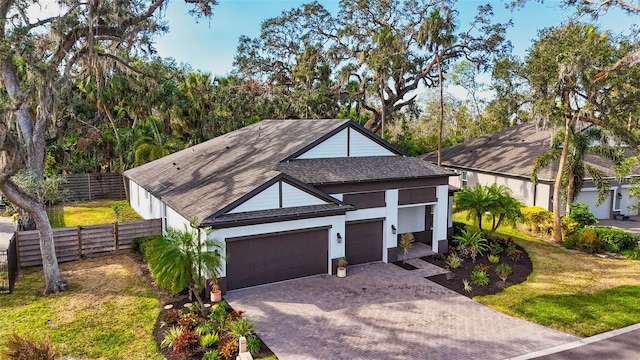 view of front of house featuring a front lawn